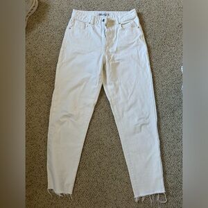 Zara White Ankle & Cropped Jeans (fits like 6!)